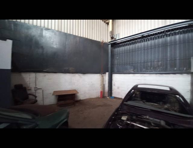 150M² WAREHOUSE TO LET IN CITY WEST
